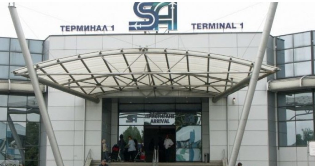 Полицията проверява анонимен сигнал за бомба на Терминал 1 на